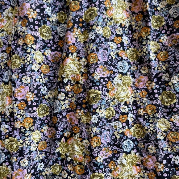 Gorgeous floral blouse/top perfect for work! - Picture 5 of 5